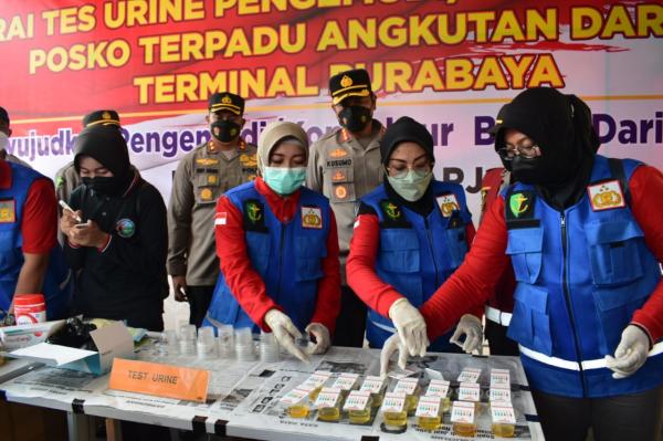 Arus Balik Lebaran, Satuan Narkoba Polresta Sidoarjo Tes Urin Pengemudi Bus