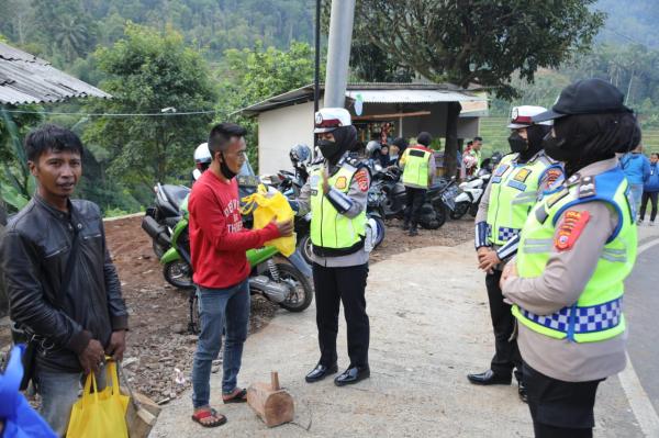 Bantu Kelancaran Arus Lalin Selama Ops Ketupat 2022, Tim Ganjal Tanjakan Gentong Diapresiasi Polisi