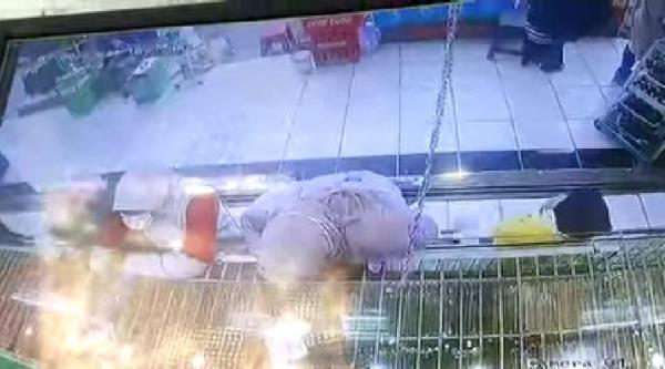 Viral Rekaman CCTV, Dua Wanita Diminta Kembalikan Kalung Emas yang Terjatuh