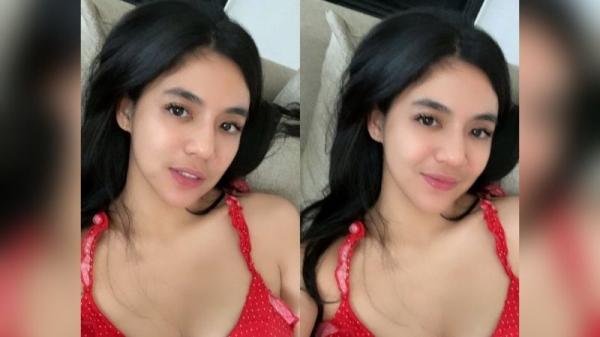 DJ Una Selfie Pakai Lingerie Merah, Belahan Dada Janda Bikin Lemes Netizen