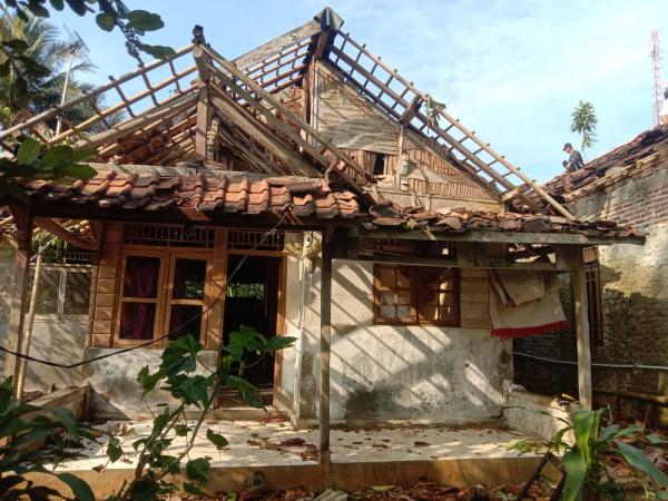 Warga Korban Puting Beliung di Gunungkencana  Lebak Harapkan Bantuan