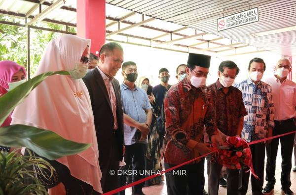 Rektor Unhas Resmikan Aula Sjamsuddin Dg  Mangawing di Acara HBH Fakultas Kedokteran