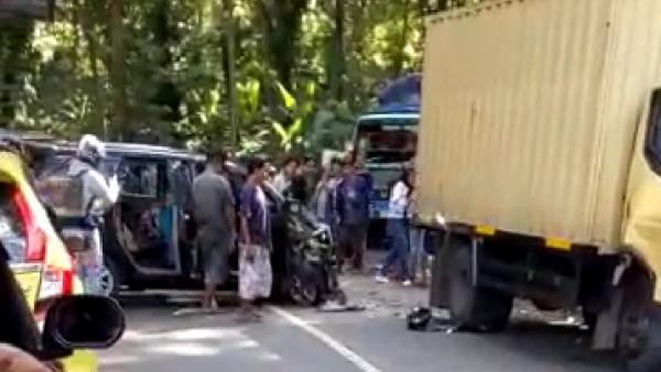 Minibus Vs Truk Boks Di Pangandaran, Dua Penumpang Luka Parah