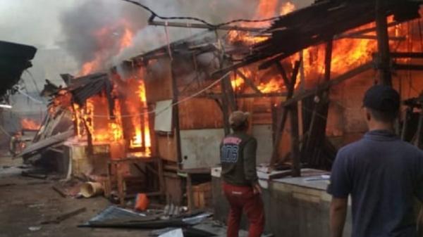 Buruh Petik Cabai Bingung Cari Tempat Tinggal Setelah Pasar Ciputat Terbakar