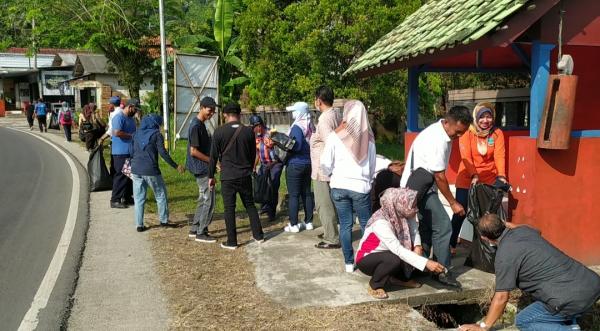 Pasca Libur Lebaran Muspika Kecamatan Kalipucang Lakukan Gerakan Bersih Bersih Di Jalur Wisata