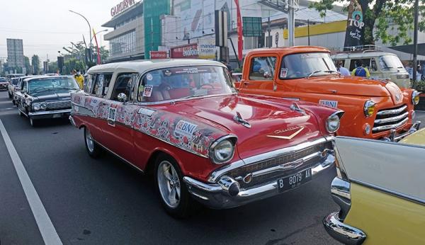 Mobil Kuno Meriahkan Hari Jadi Ke - 1.116 Kota Magelang