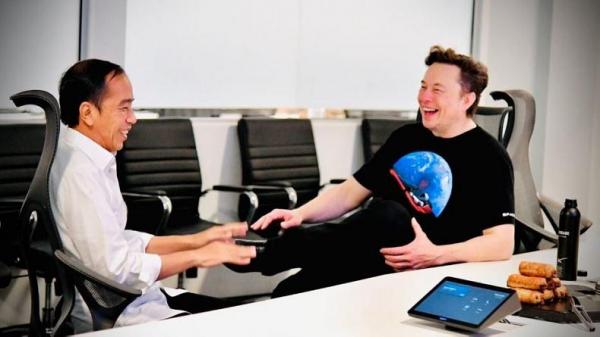 Asyik Ngobrol Hingga Tertawa Lepas, Warnai Pertemuan Jokowi dan Elon Musk Di SpaceX, Bahas Apa?