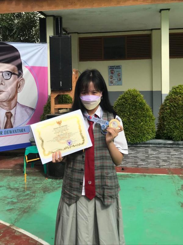 Haryorie Anatta, Siswi SMA di Sukabumi Raih Medali Emas Kompetisi Sains Nasional 