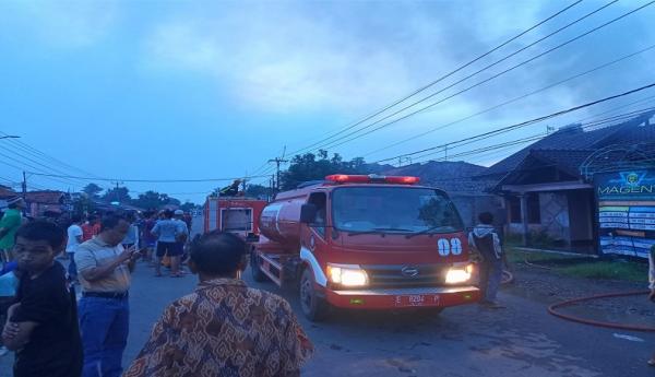 Diduga Korsleting Listrik, Rumah di Indramayu Hangus Terbakar, Kerugian Mencapai Ratusan Juta