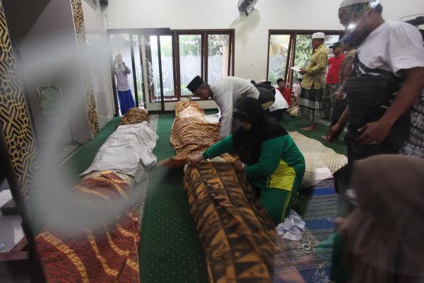 Foto-foto Pemakaman Jenazah Korban Laka Bus Pariwisata