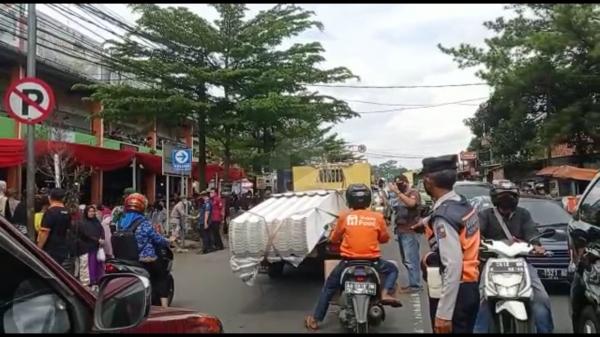 Jokowi Kunjungi Pasar Gunung Batu, Arus Lalu Lintas Macet