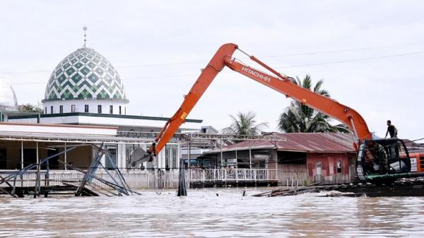 Kebut Proyek Penanggulangan Banjir Samarinda, Pemkot Bongkar Jembatan Gang Nibung