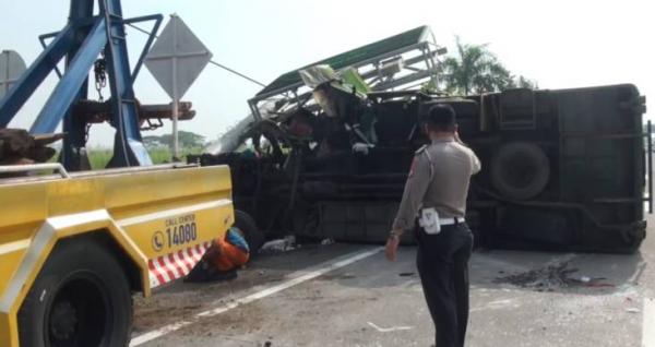 Bus Pariwisata Terlibat Kecelakaan di Tol Sumo Layak Beroperasi, Berikut Penjelasan Dishub Jatim