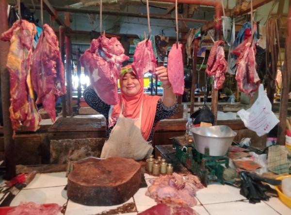 Penyakit Mulut dan Kuku, Pedagang Daging Sapi di Kota Cirebon Sepi Pembeli
