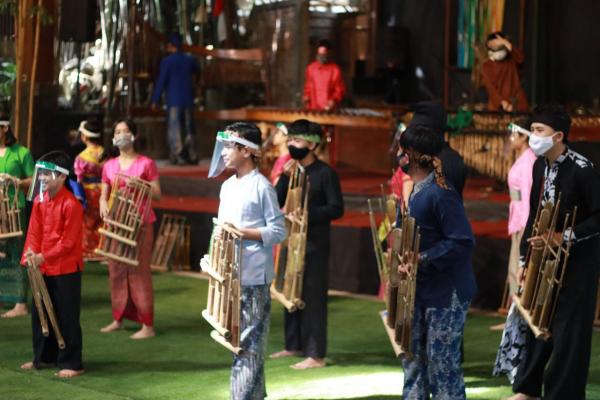 Bandung Kota Angklung: dari Udjo Ngalagena Hingga National Mall Washington