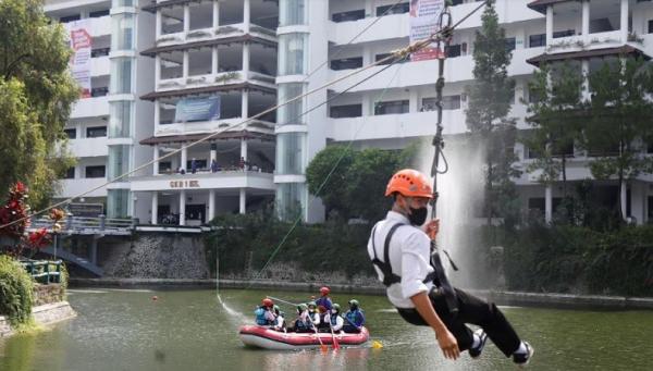 Viral Flying Fox di Kampus UMM, Netizen: Habis Kuliah Langsung Healing!