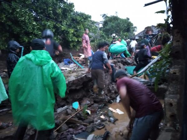 Terjadi Longsor di Cijeruk Bogor, 3 Orang Korban Masih Dalam Pencarian