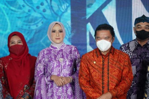 Ketua TP PKK Kota Cilegon Meriahkan Expo Karya Kreatif Banten