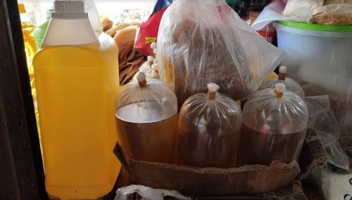 Masyarakat Beli Minyak Goreng Curah Rp14.000 per Liter, Cukup dengan KTP