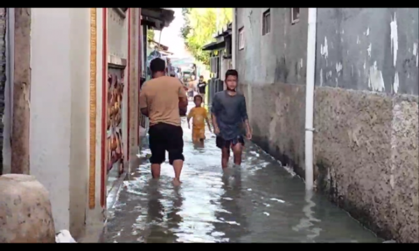 Banjir Rob Cirebon, Ratusan Rumah di Pesisir Tergenang Air Akibat Tanggul Jebol