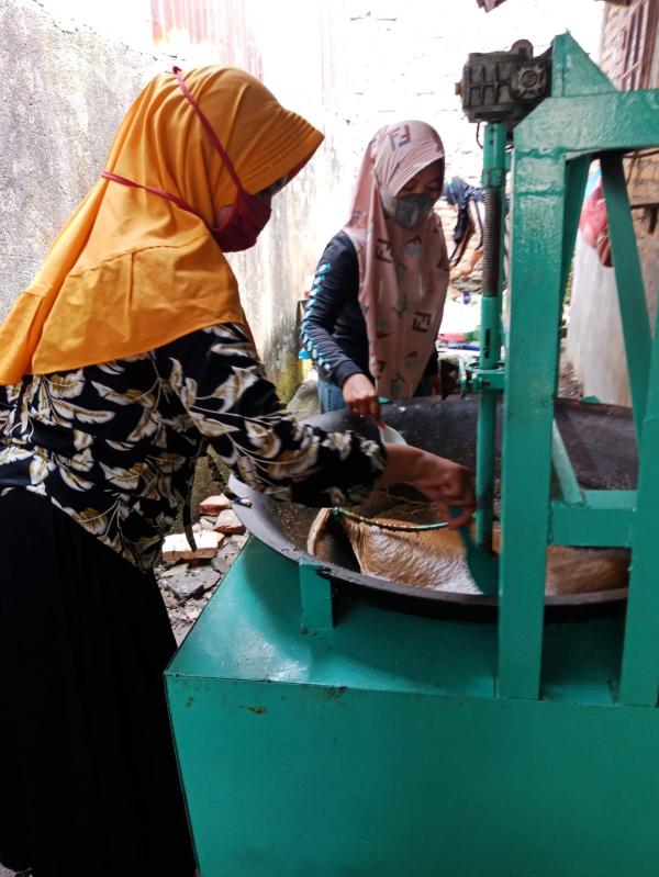 Dodol Sebagai Usaha Ekonomi Kreatif, SGC: 30% Hasil Usaha Untuk Perempuan dan Anak 