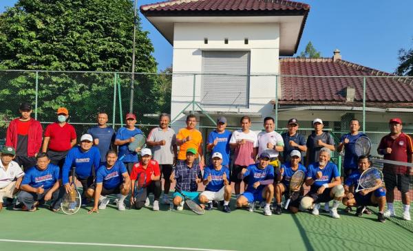 Tim Tenis UNHAN RI  Gelar Laga Silaturahmi di Lapangan Ktenzpo