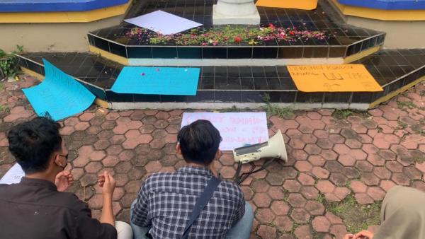 Mahasiswa Demonstrasi Tuntut Perda Pelindungan Perempuan