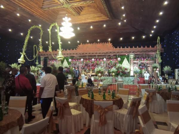 Mewah Bertabur Emas, Begini Persiapan Dekorasi Pernikahan Adik Kandung Presiden Jokowi dan Ketua MK