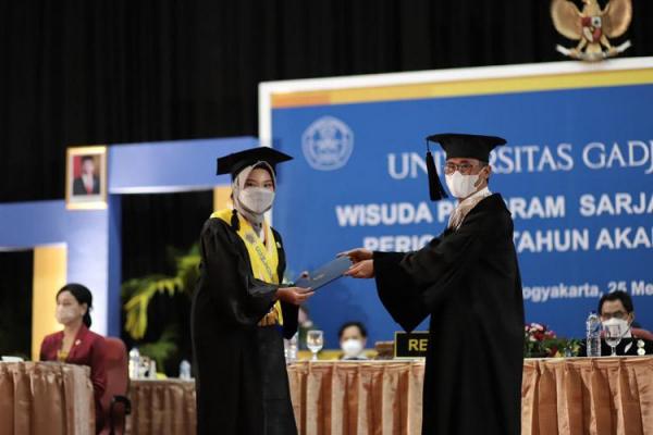 Wisuda Luring Pertama UGM, Pasca Covid-19 Melandai