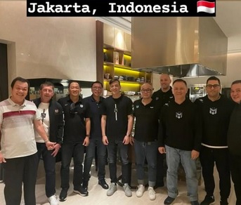 Tiba di Jakarta, Mezut Ozil Minum Jamu