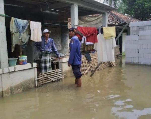 Hujan Deras Tangsel Diterjang Banjir