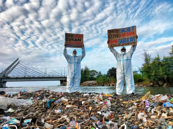 Pegiat Lingkungan Himbau Warga Tapak Tuan Tidak Buang Sampah Plastik ke Krueng Serullah
