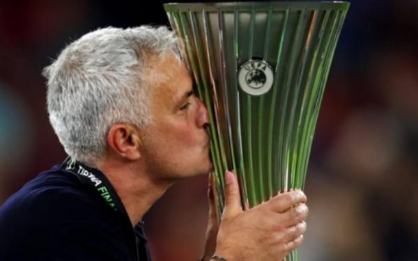 Jose Mourinho Catatkan Sejarah Spektakuler Setelah As Roma Juara Liga Konferensi Eropa