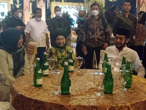 Usai Nikah, Ketua Anwar Usman Langsung Bawa Adik Jokowi ke NTB Ditunggu Kerajaan Bima