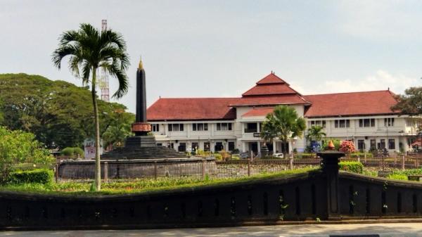 Bundaran Tugu Malang Miliki Kisah yang Dipercaya Tertanam Emas dan Perhiasan