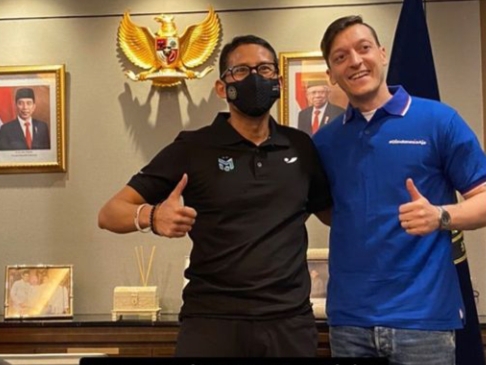 Mesut Ozil di Indonesia, Berikut 10 Potret Kesibukannya Termasuk Menyukai Gado-Gado