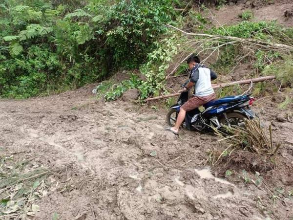 Jalan Provinsi Tertimbun Longsor, Warga Dua Kecamatan di Tana Toraja Terisolir