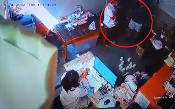 Dugaan Penganiayaan Anggota DPR Benny K Harman kepada Pegawai Restoran Terekam CCTV