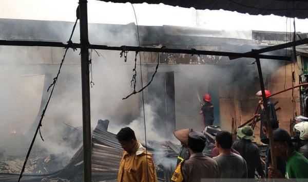 Ludes Terbakar, Empat Kios Sembako dan Perhiasan Emas di Pasar Kelet Jepara
