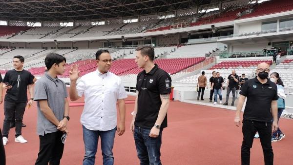 Gubernur DKI Anies Baswedan Ajak Mesut Ozil Keliling Stadion Gelora Bung Karno