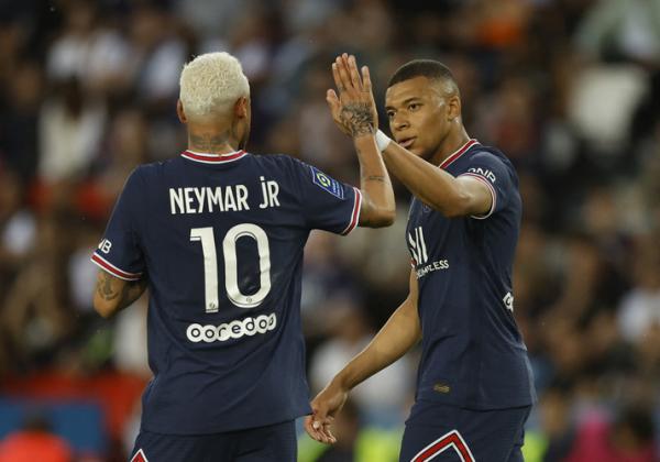 Bertahan di PSG, Neymar Berambisi Ingin Angkat Trofi Liga Champions Musim Depan