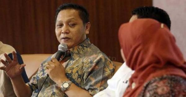 Anwar Usman Kini Ipar Jokowi, Adhie Massardi Pelesetkan MK Jadi Mahkamah Keluarga
