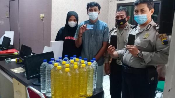 Polisi Tangkap Pasutri Asal Bantul Bawa Puluhan Botol Miras di Solo
