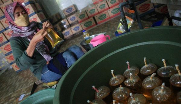 Harga Minyak Goreng Curah di Pasar DKI Jakarta Masih di Atas HET , Ada yang Dijual Rp20.000/Kg