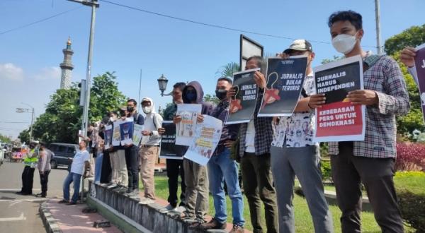 Peringatan Hari Kebebasan Pers Sedunia 2022, Jurnalis Cirebon Gelar Aksi Damai