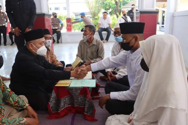 Terjerat Kasus Narkoba, Pasangan Sejoli Nikah di Kantor Polisi