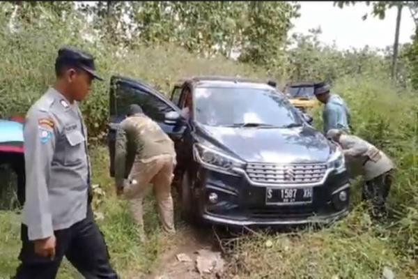 Ooh, Gegara Google Maps! Minibus Berisi 3 Penumpang Masuk Hutan Belantara di Madiun