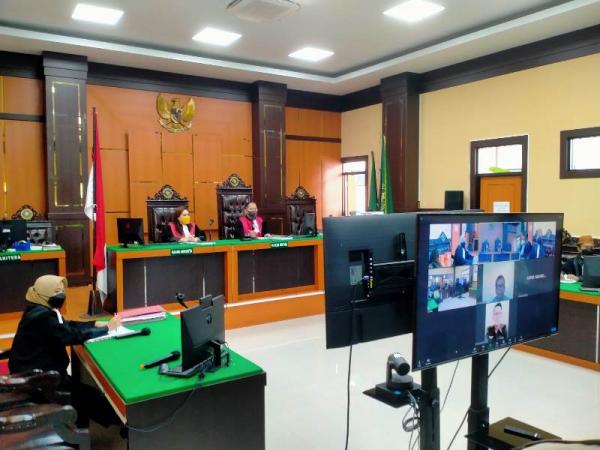 Dalangi Penyerangan,  Dosen Universitas Riau Divonis 3 Tahun 