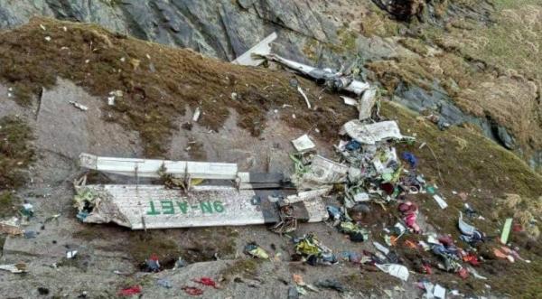 Pesawat Jatuh Hantam Pegunungan, 14 Jenazah Ditemukan