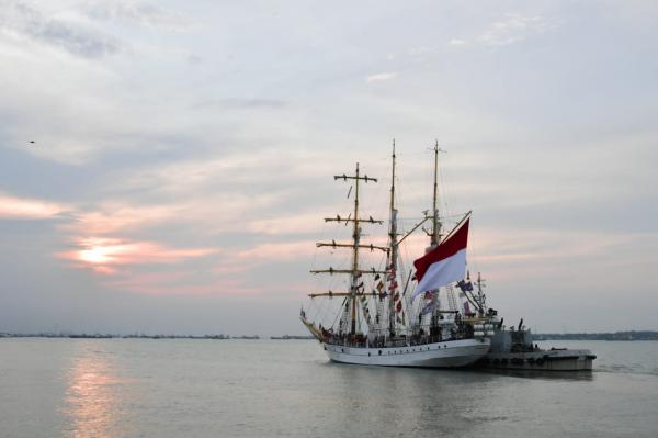 KRI Dewaruci Resmi Berlayar Telusuri Jalur Rempah di Hari Lahir Pancasila